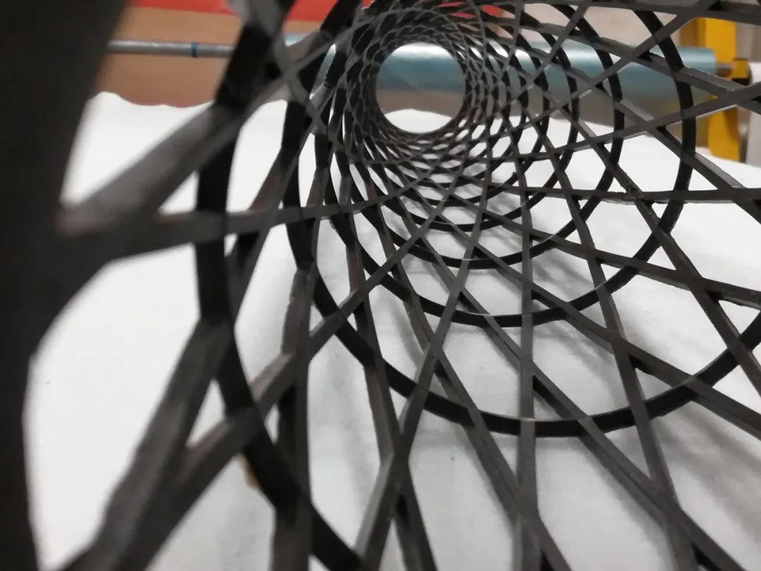 完成的 CFRP Anisogrid臂结构（图片来源：CIRA 和 ESA）